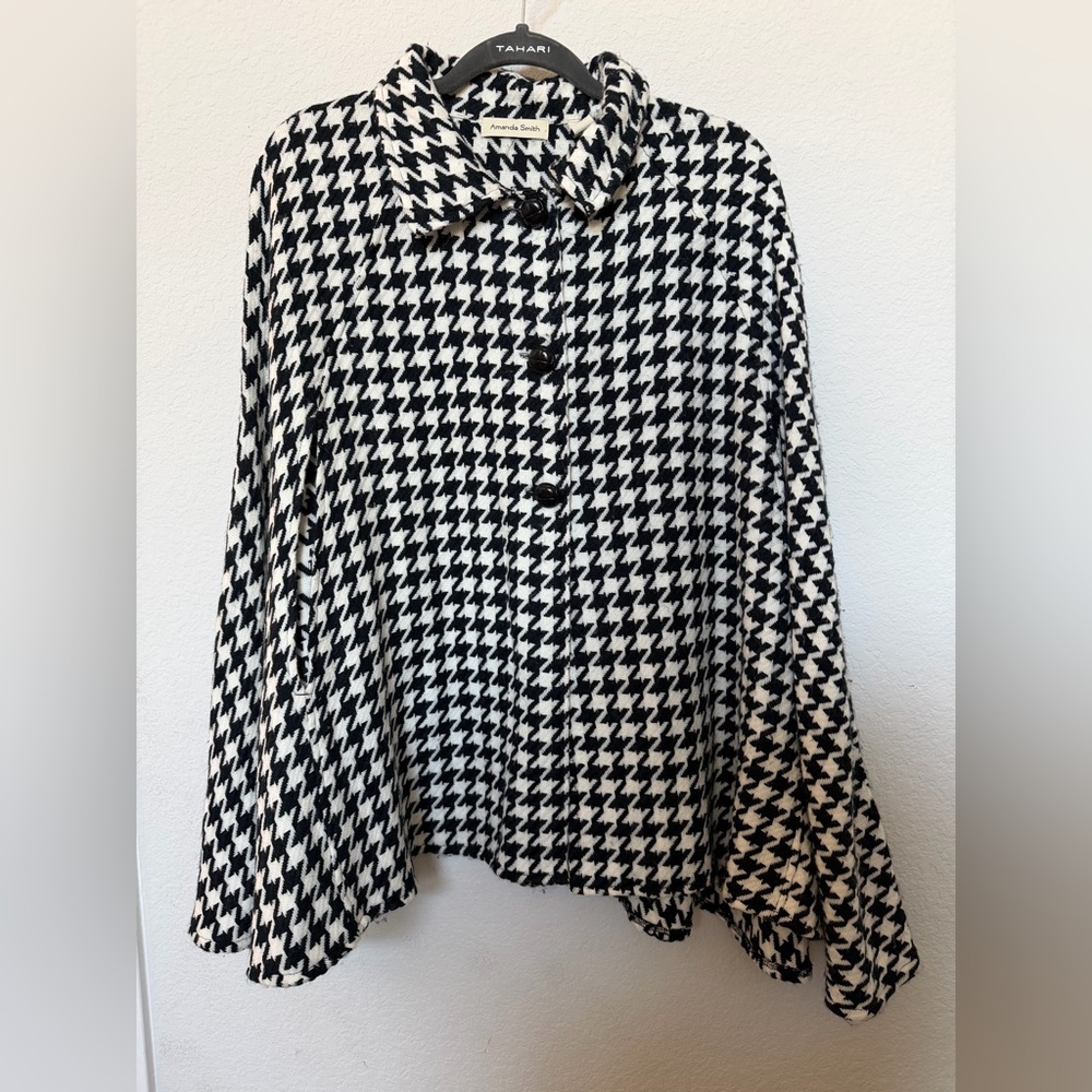 Amanda Smith Black and White Houndstooth Button Down Shirt